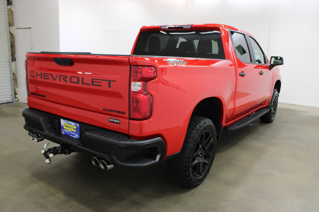 Used 2024 Chevrolet Silverado 1500 Custom Trail Boss w/ LPO, Dark Essentials Package AWD/4WD image 5