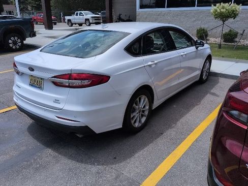 Used 2020 Ford Fusion SE FWD image 4