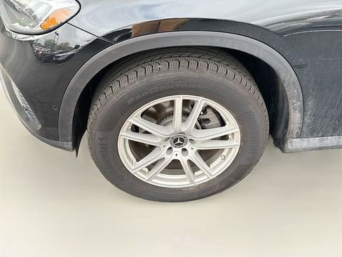 Used 2025 Mercedes-Benz GLC 300 4MATIC image 34
