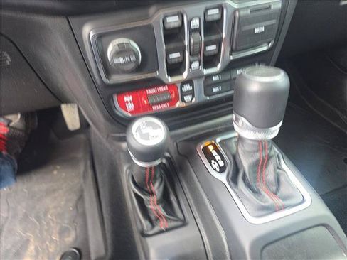Used 2022 Jeep Gladiator Rubicon w/ LED Lighting Group AWD/4WD image 16