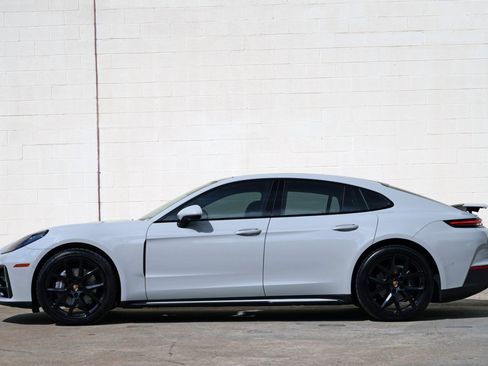 Used 2025 Porsche Panamera image 9
