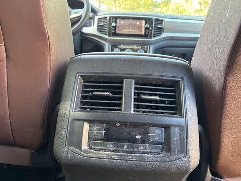 Used 2021 Volkswagen Atlas SEL image 32