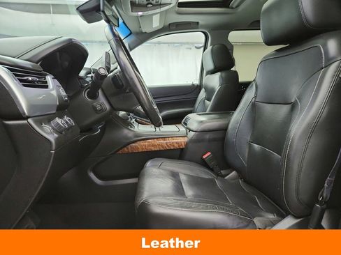 Used 2019 Chevrolet Suburban Premier image 13