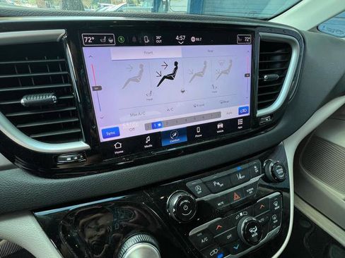 Used 2023 Chrysler Pacifica Touring-L image 24