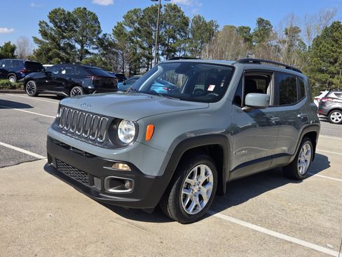 Used 2018 Jeep Renegade Latitude image 3