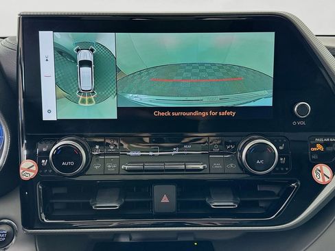 Used 2023 Toyota Highlander Platinum image 13