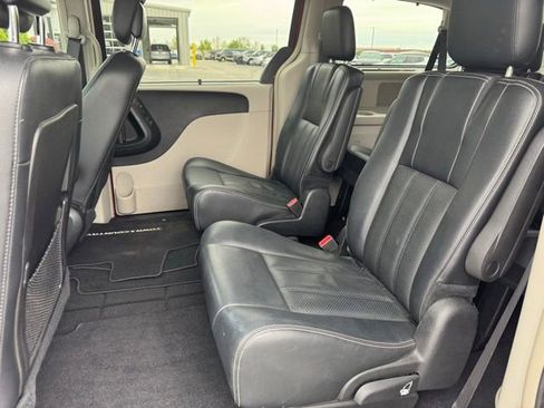 Used 2015 Chrysler Town & Country Touring-L w/ Driver Convenience Group FWD image 12
