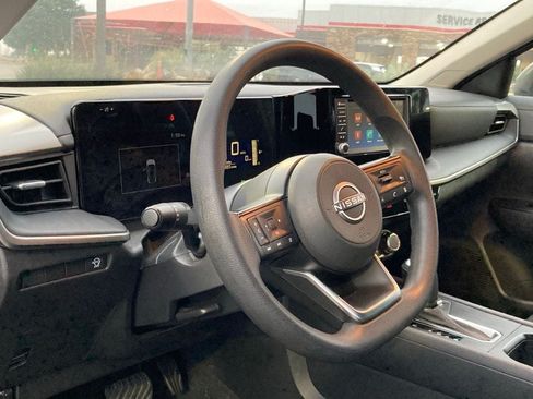 Used 2025 Nissan Kicks S FWD image 8