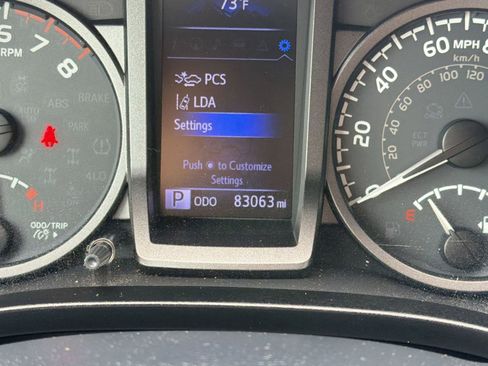 Used 2018 Toyota Tacoma TRD Off-Road AWD/4WD image 21