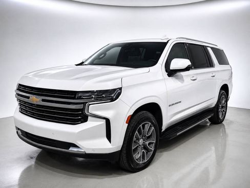 Used 2022 Chevrolet Suburban LT w/ Luxury Package RWD image 4