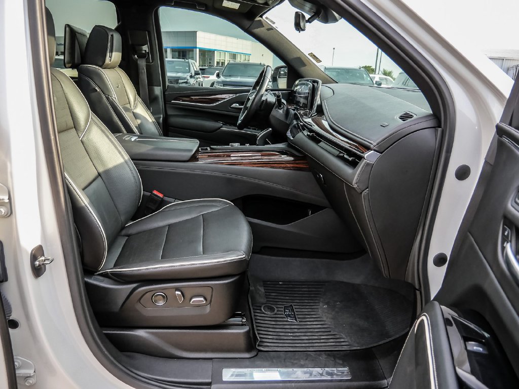 Used 2023 Cadillac Escalade Premium Luxury AWD/4WD image 11