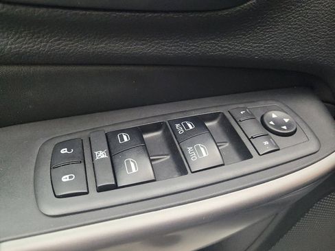 Used 2019 Jeep Cherokee Limited w/ Technology Group FWD image 27