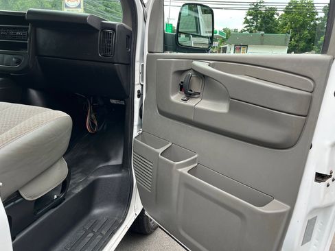 Used 2014 GMC Savana 3500 RWD 3500 135 image 16