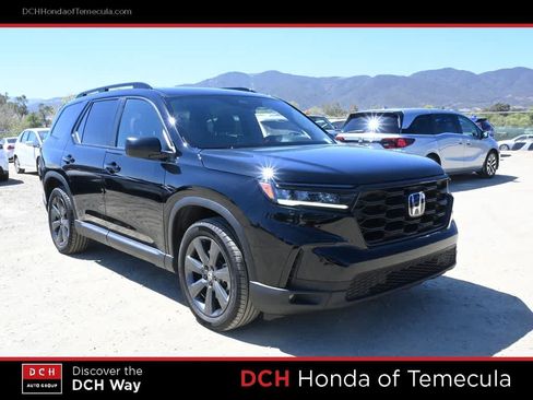 Used 2025 Honda Pilot Sport image 3