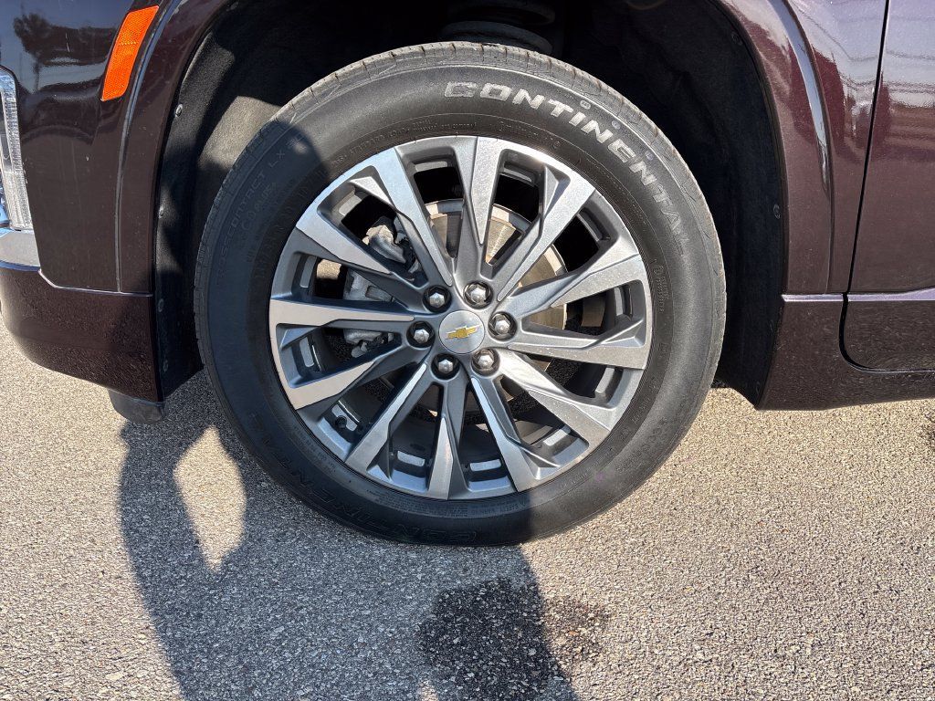 Used 2023 Chevrolet Traverse Premier w/ LPO, Floor Liner Package FWD image 29