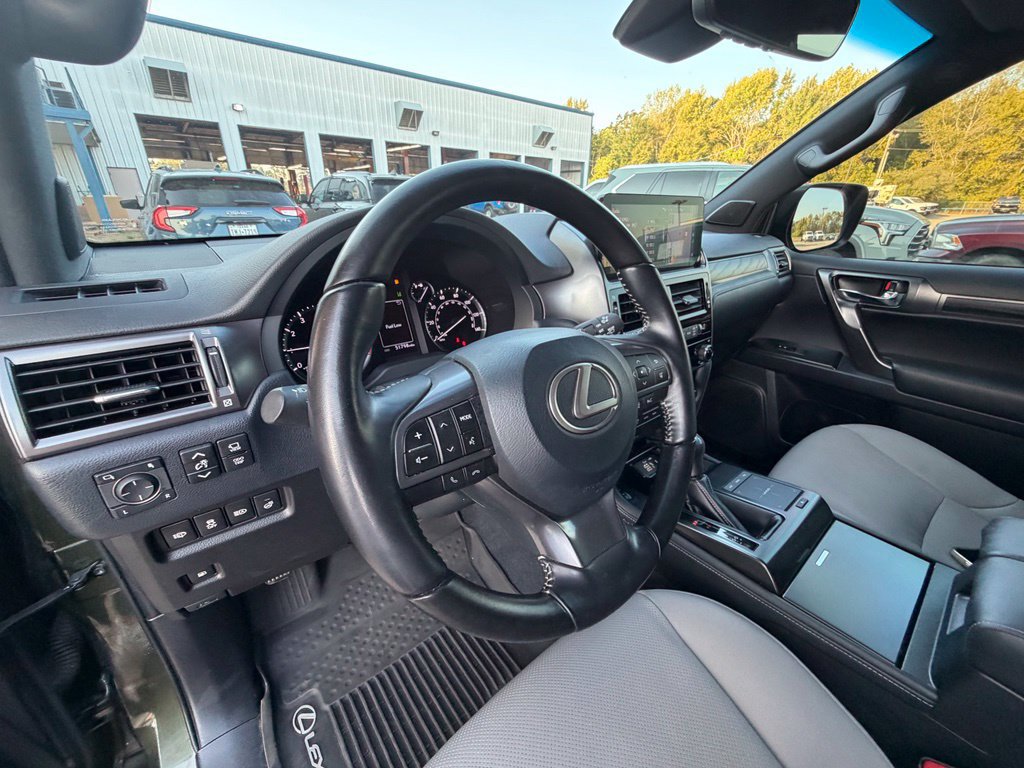 Used 2023 Lexus GX 460 w/ Black Line Special Edition AWD/4WD image 14
