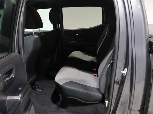 Used 2022 Toyota Tacoma TRD Off-Road w/ Technology Package image 18