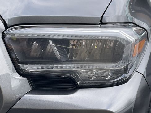 Used 2023 Toyota Tacoma TRD Off-Road image 10