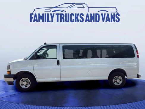 Used 2020 Chevrolet Express 3500 LT w/ LT Preferred Equipment Group RWD image 2