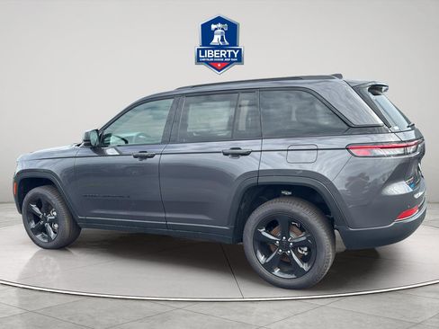 New 2025 Jeep Grand Cherokee Limited w/ Black Appearance Package AWD/4WD image 7