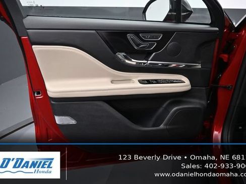Used 2025 Lincoln Corsair Grand Touring AWD/4WD image 23