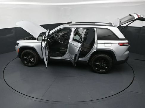 Used 2024 Jeep Grand Cherokee Limited w/ Luxury Tech Group II AWD/4WD image 27