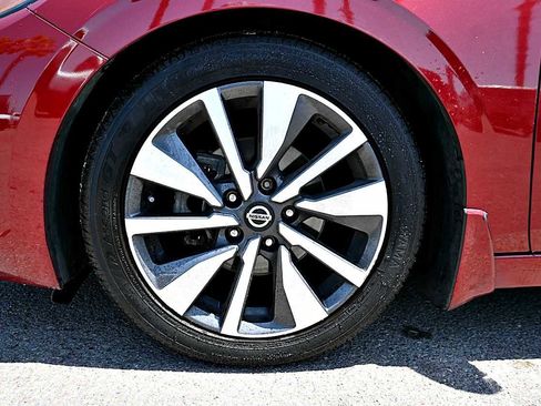 Used 2020 Nissan Sentra SV w/ SV Premium Package FWD image 8