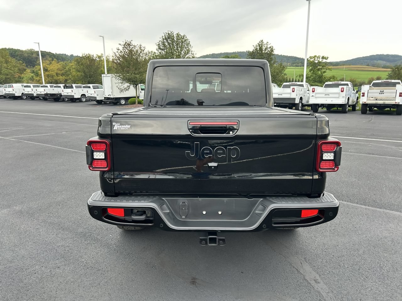 Used 2021 Jeep Gladiator Overland AWD/4WD image 6