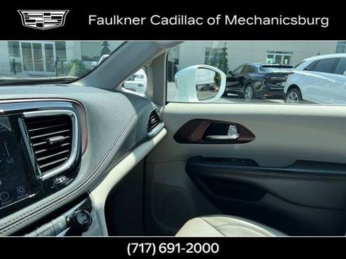 Used 2020 Chrysler Pacifica Limited w/ Advanced Safetytec Group FWD image 36