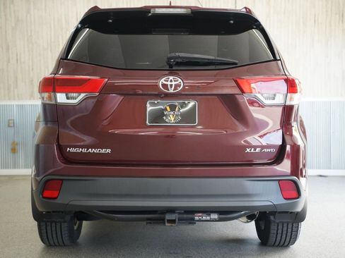 Used 2019 Toyota Highlander XLE w/ Carpet Mat Package (TMS) AWD/4WD image 9