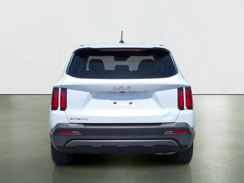 Used 2023 Kia Sorento LX image 6