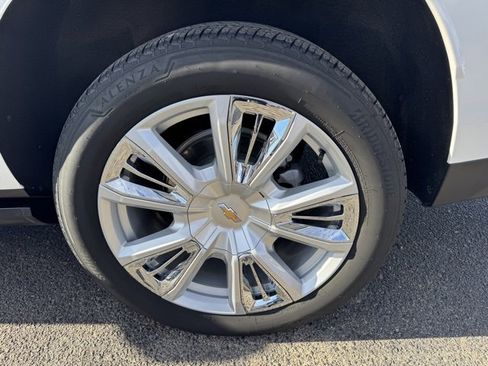 Used 2024 Chevrolet Suburban High Country image 11