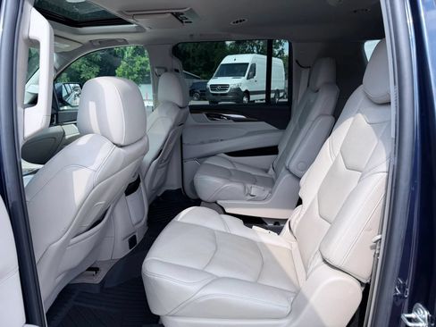 Used 2020 Cadillac Escalade ESV Premium Luxury AWD/4WD image 28