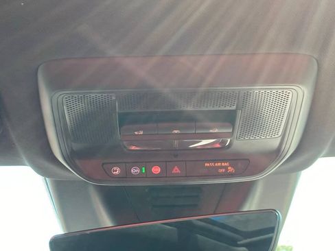 New 2025 Chevrolet Equinox EV RS w/ Convenience Package II FWD image 11