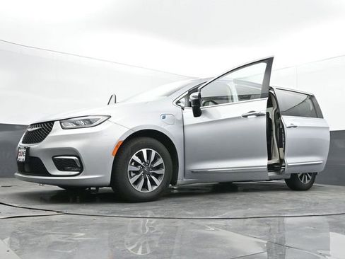 Used 2023 Chrysler Pacifica Limited image 74