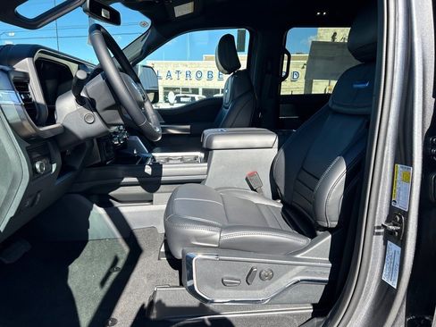 New 2026 Ford F250 Platinum w/ FX4 Off-Road Package image 4