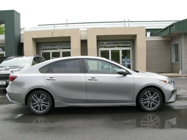 Used 2023 Kia Forte GT-Line FWD image 3