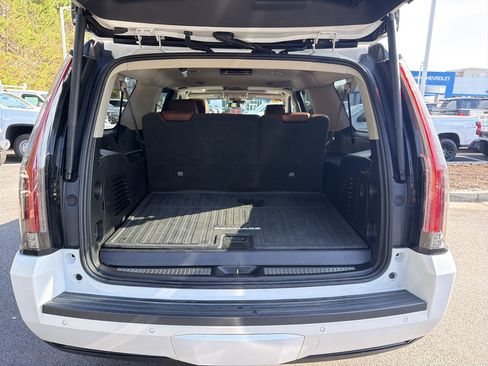 Used 2019 Cadillac Escalade ESV Luxury AWD/4WD image 32