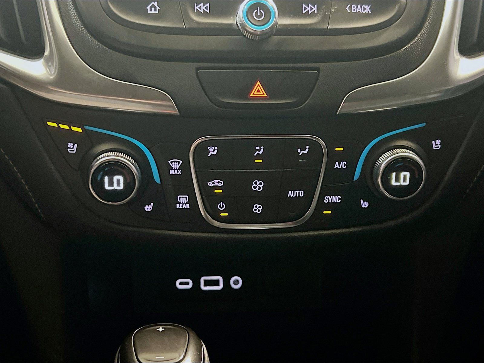 Used 2021 Chevrolet Equinox Premier AWD/4WD image 11