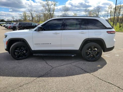 Used 2023 Jeep Grand Cherokee Altitude AWD/4WD image 6