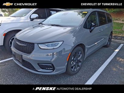 Used 2025 Chrysler Pacifica Limited