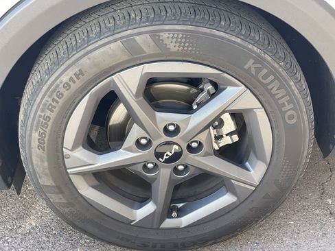 Certified 2025 Kia K4 FWD image 5