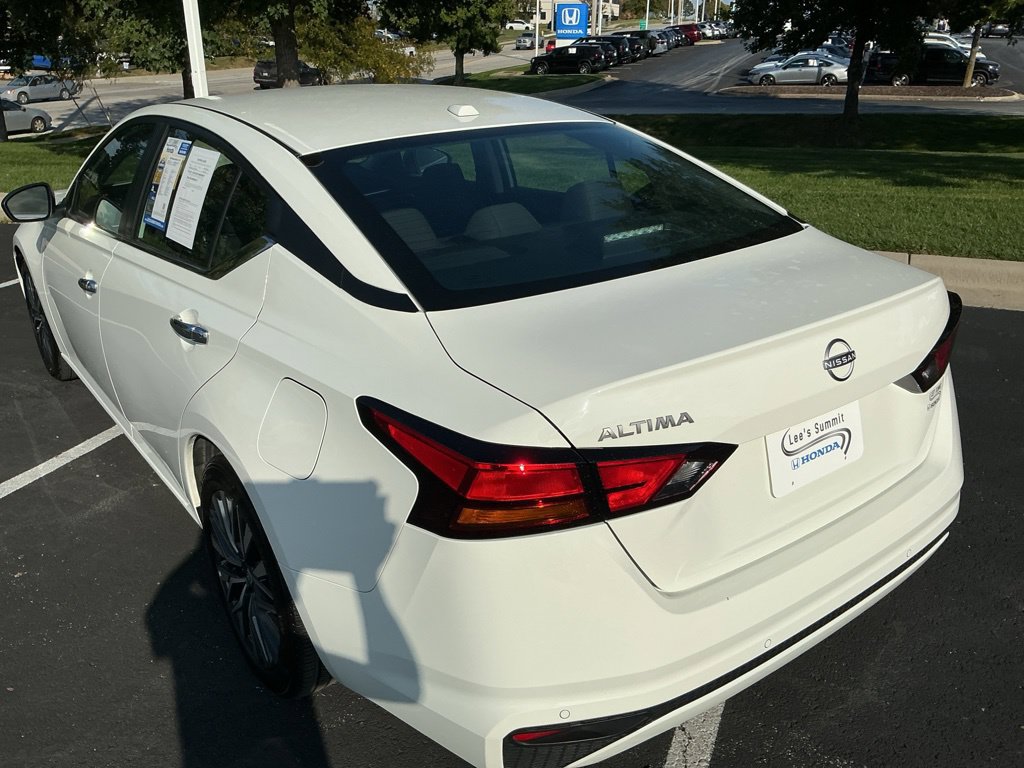 Used 2025 Nissan Altima 2.5 SV FWD image 9