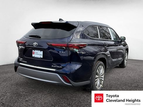 New 2026 Toyota Highlander Platinum image 5