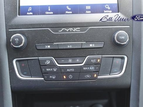 Used 2020 Ford Fusion SE w/ Equipment Group 151A FWD image 17