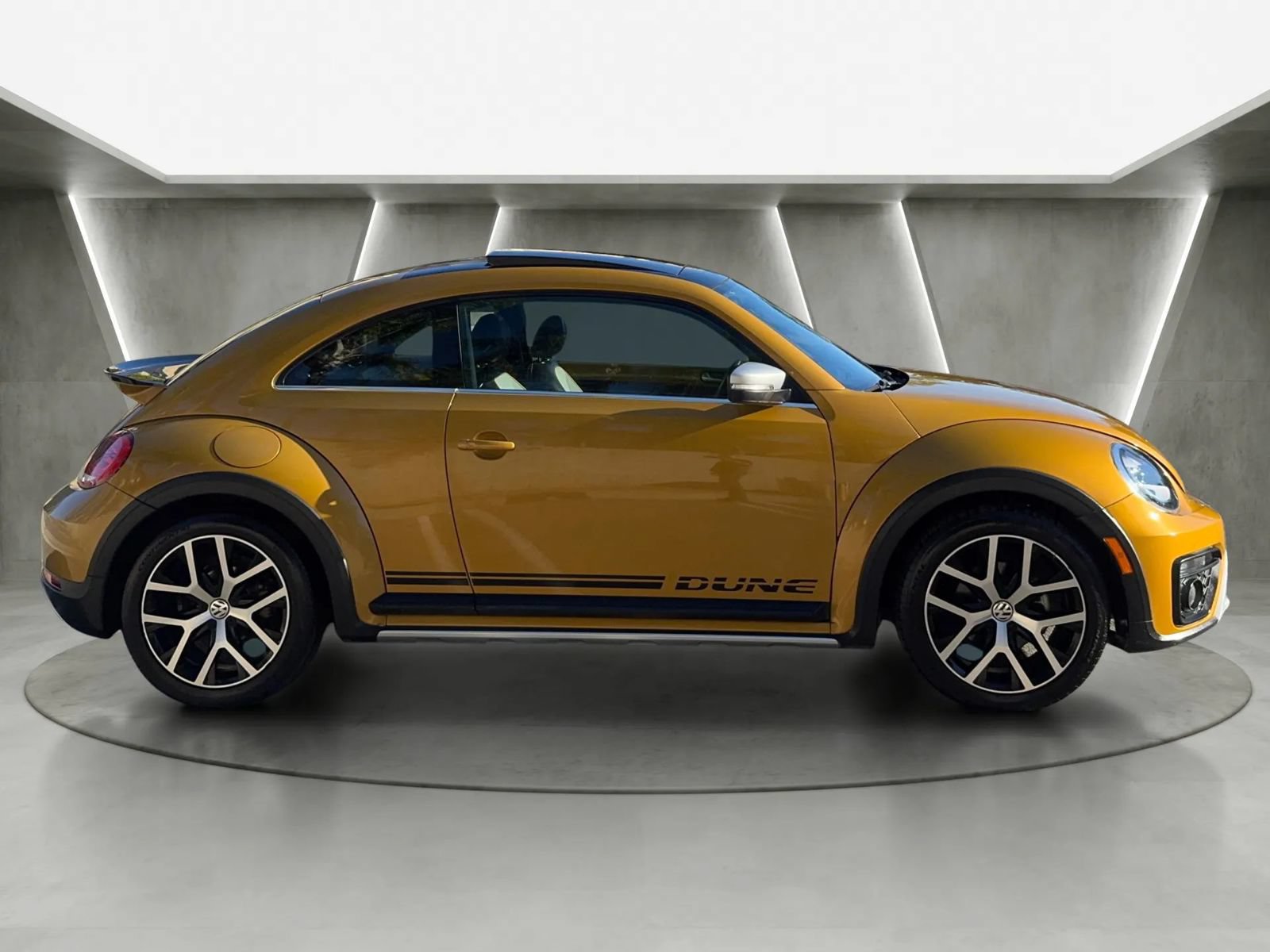 Used 2016 Volkswagen Beetle 1.8T Dune w/ Dune Technology Package FWD image 2