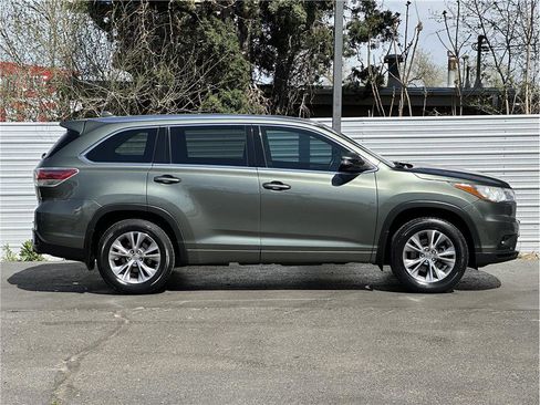 Used 2015 Toyota Highlander XLE image 9