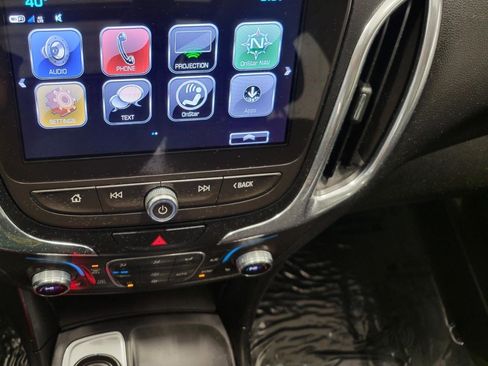 Used 2018 Chevrolet Equinox LT w/ Sun & Infotainment Package image 8