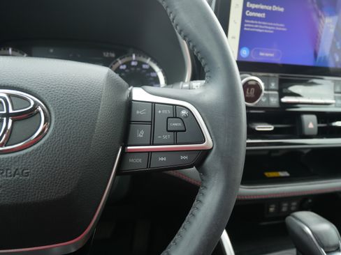 Used 2023 Toyota Highlander XSE image 24