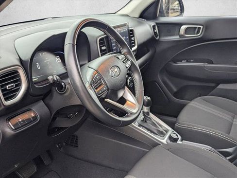 Used 2024 Hyundai Venue SEL image 10